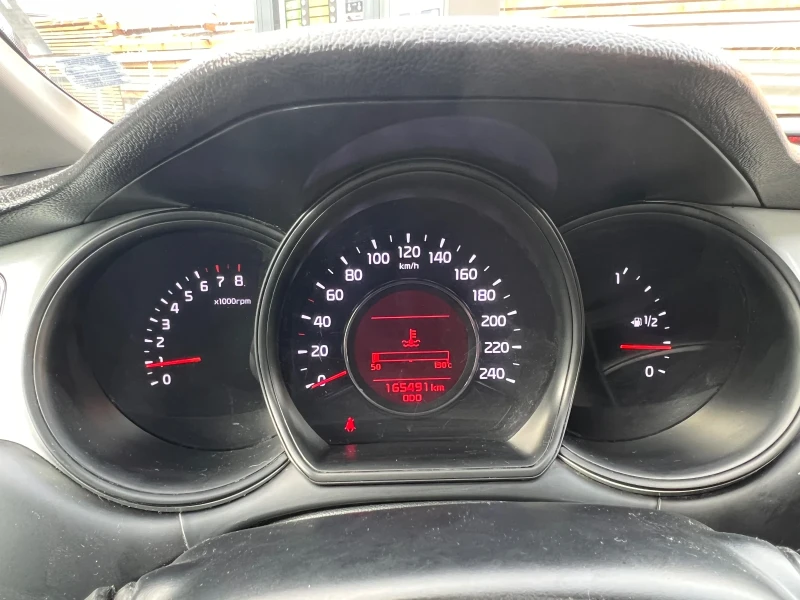 Kia Ceed 1.4i / 100hp / 6 ск. / AUX / клима / мулти / USB, снимка 11 - Автомобили и джипове - 52906668