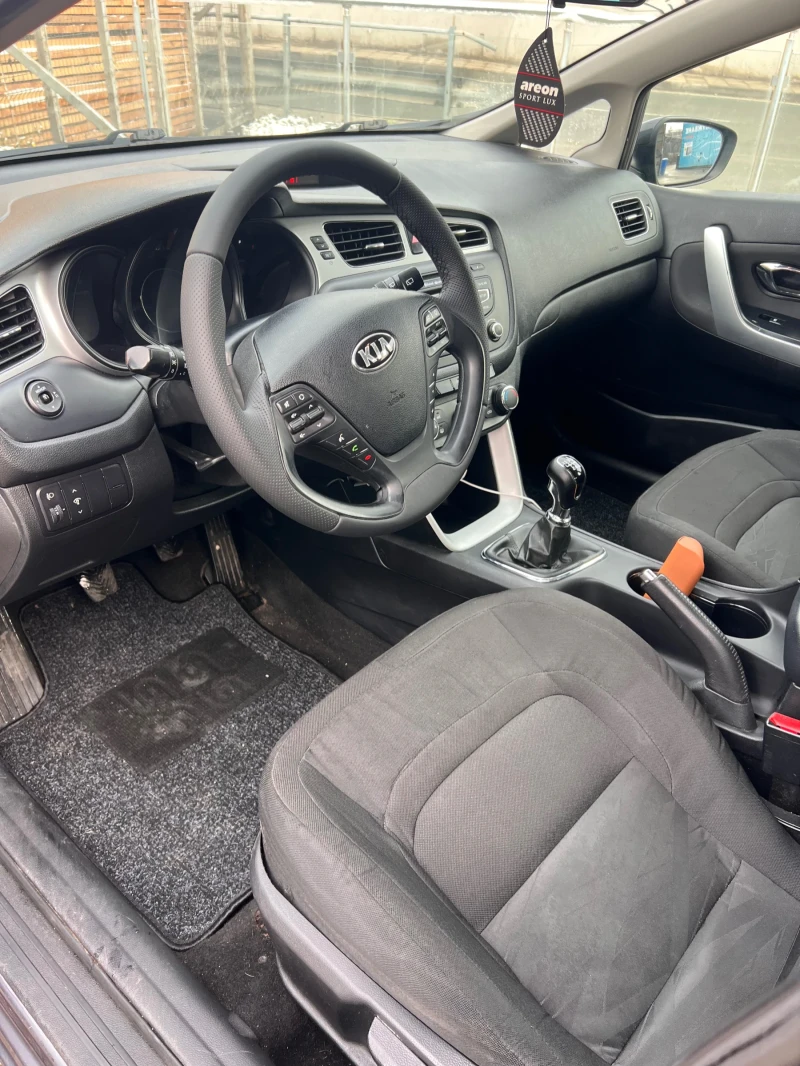 Kia Ceed 1.4i / 100hp / 6 ск. / AUX / клима / мулти / USB, снимка 6 - Автомобили и джипове - 52906668