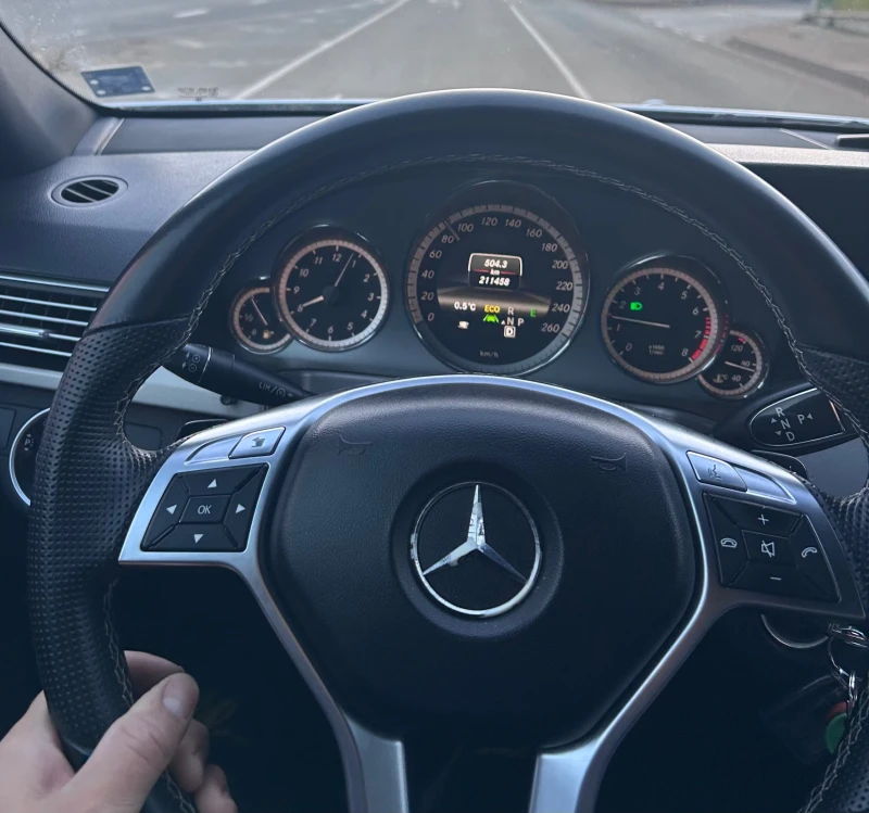 Mercedes-Benz E 350 AMG AVANTGARDE 4 MATIC! , снимка 17 - Автомобили и джипове - 52935859