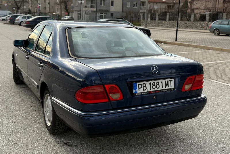 Mercedes-Benz E 200 ГАЗ/БЕНЗИН* КЛИМАТРОНИК, снимка 5 - Автомобили и джипове - 53095846