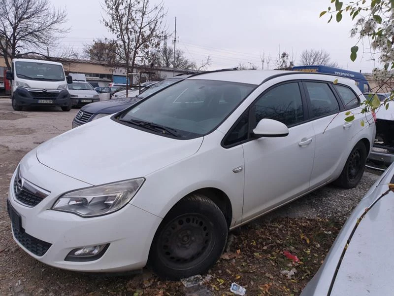 Opel Astra 1.7CDTI - 6 Скорости, снимка 2 - Автомобили и джипове - 47061106