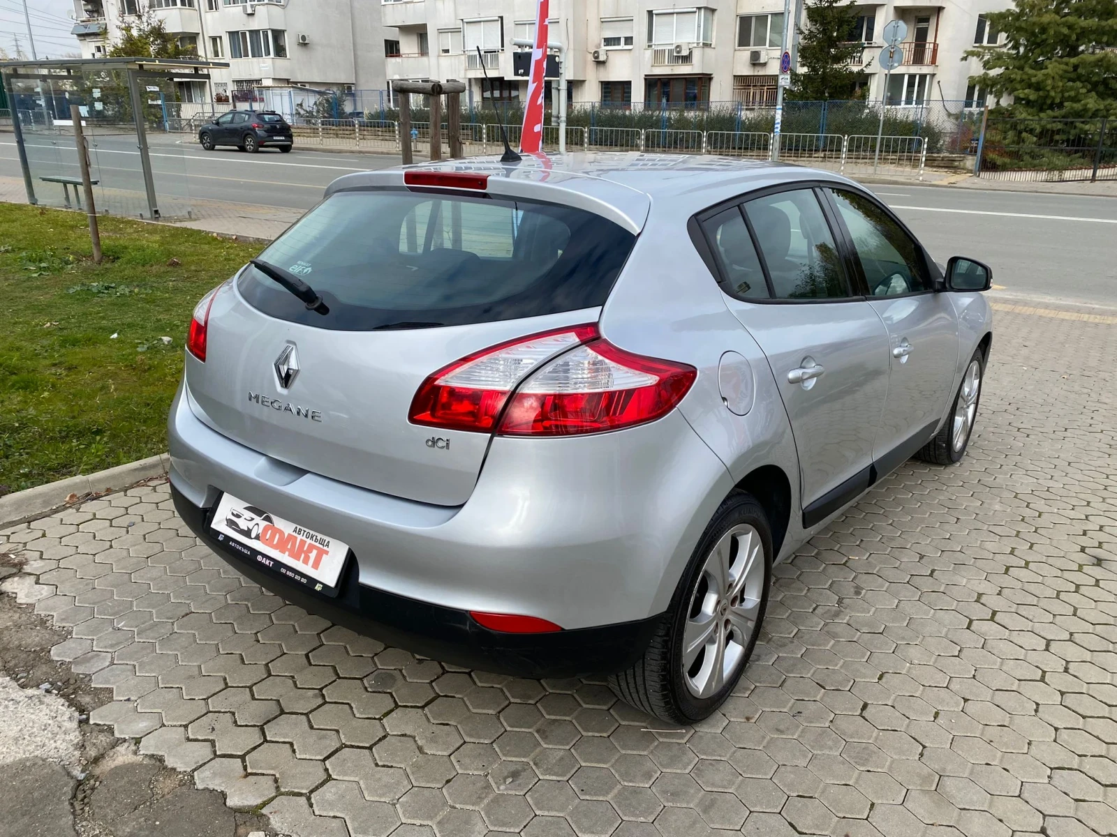 Renault Megane 1.9dCi/РЕАЛНИ КМ ! ! !  - изображение 4