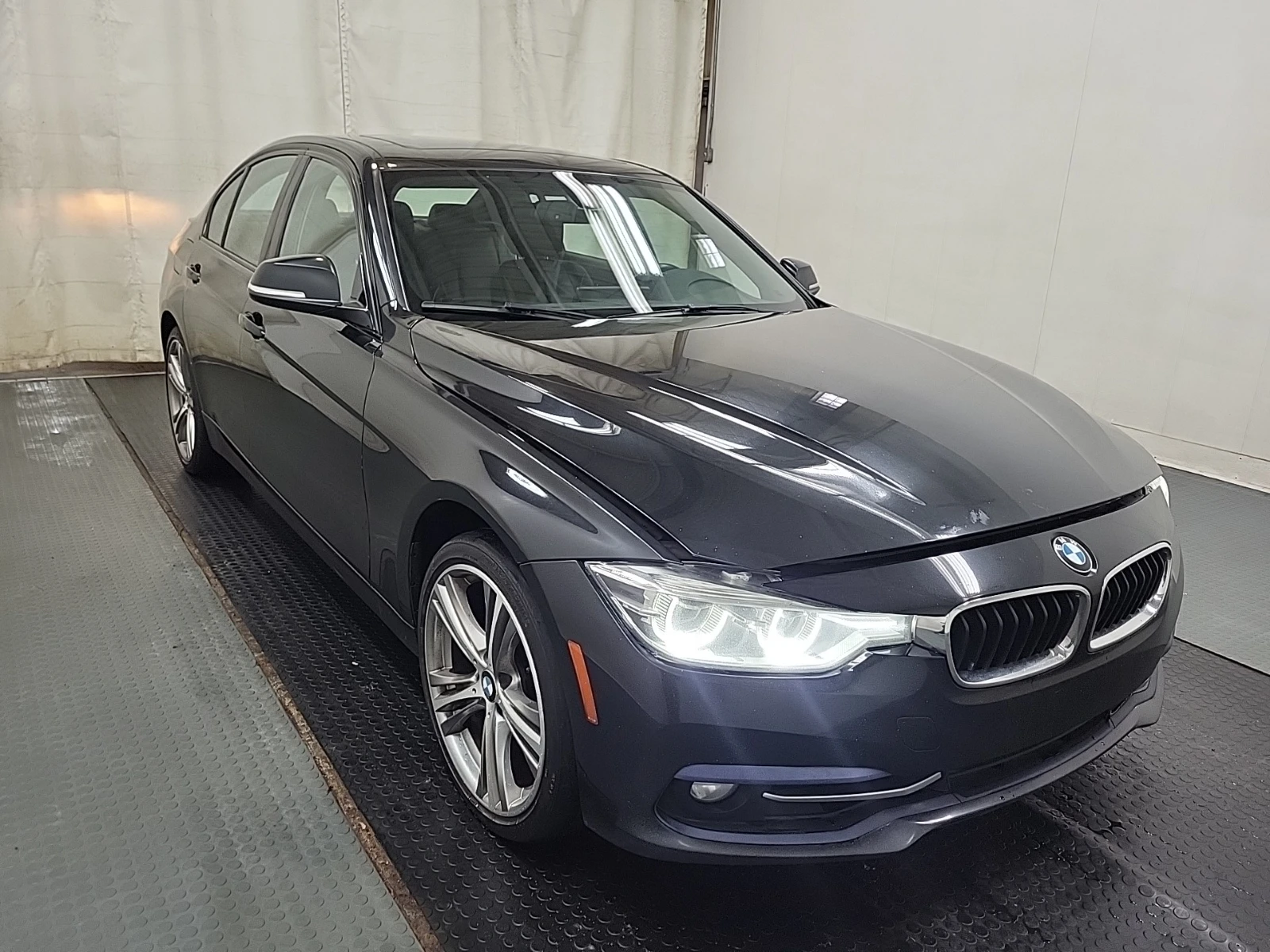 BMW 330 I xDrive* ЦЕНА ДО БЪЛГАРИЯ* (CARFAX) - изображение 4