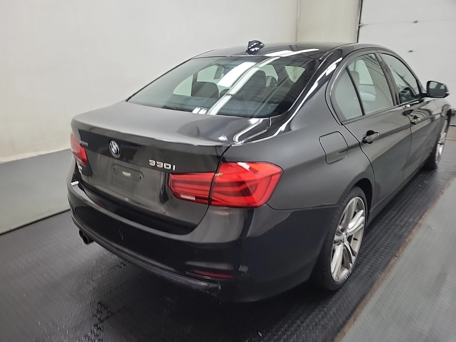BMW 330 I xDrive* ЦЕНА ДО БЪЛГАРИЯ* (CARFAX) - изображение 6