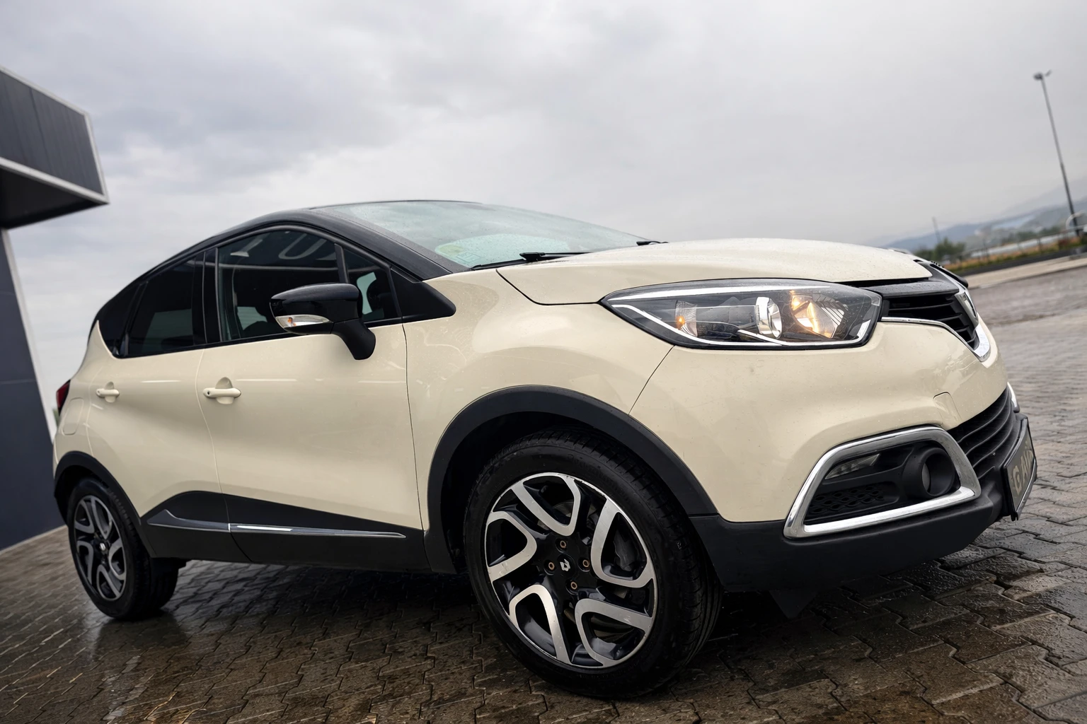 Renault Captur 1.5dci АВТОМАТ !!Собствен лизинг !!!, снимка 3 - Автомобили и джипове - 54222146