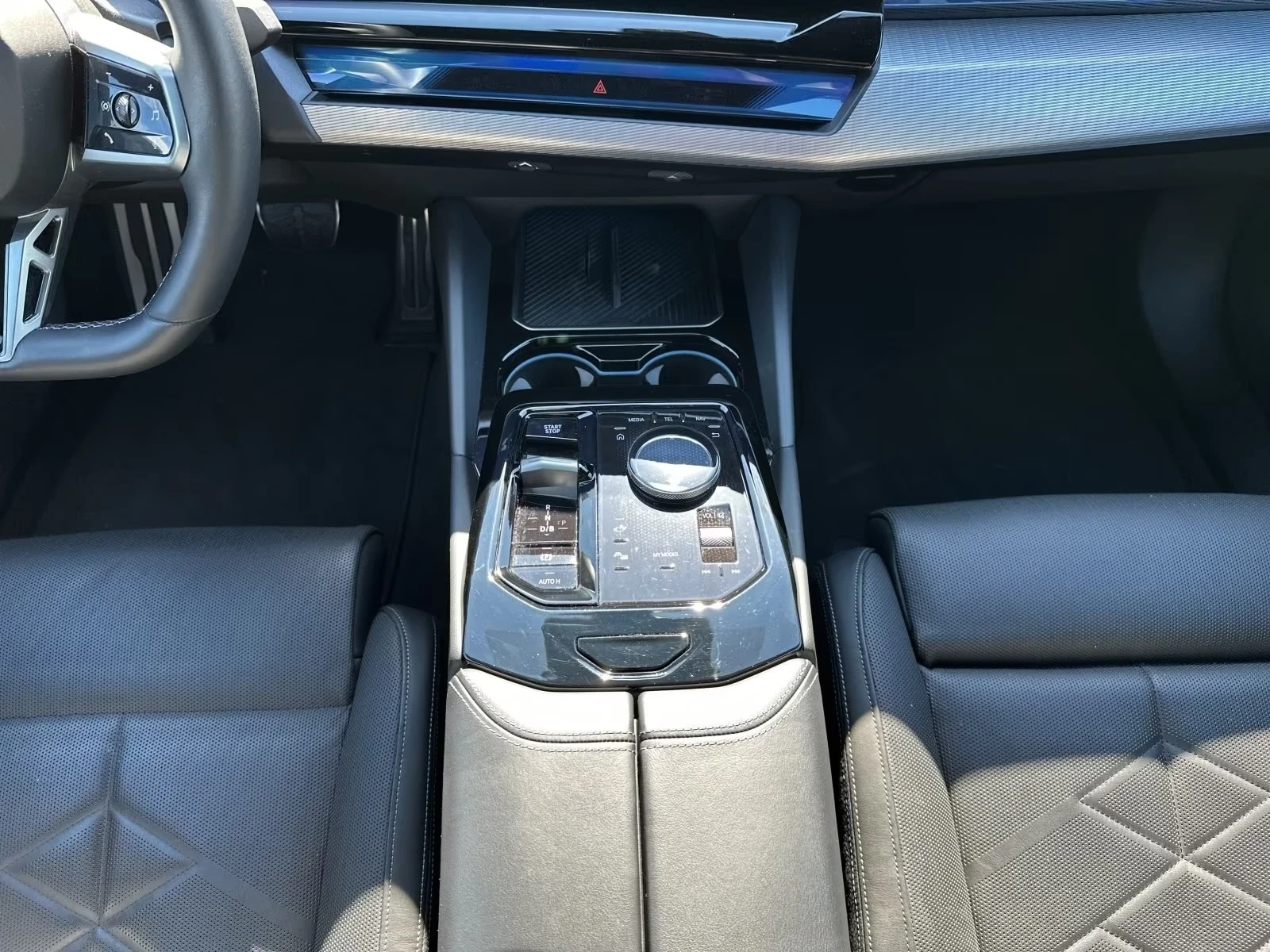 BMW i5 M60 xDrive Prem Selection AIR DISTR 360 Ad.LED HUD, снимка 11 - Автомобили и джипове - 55219528