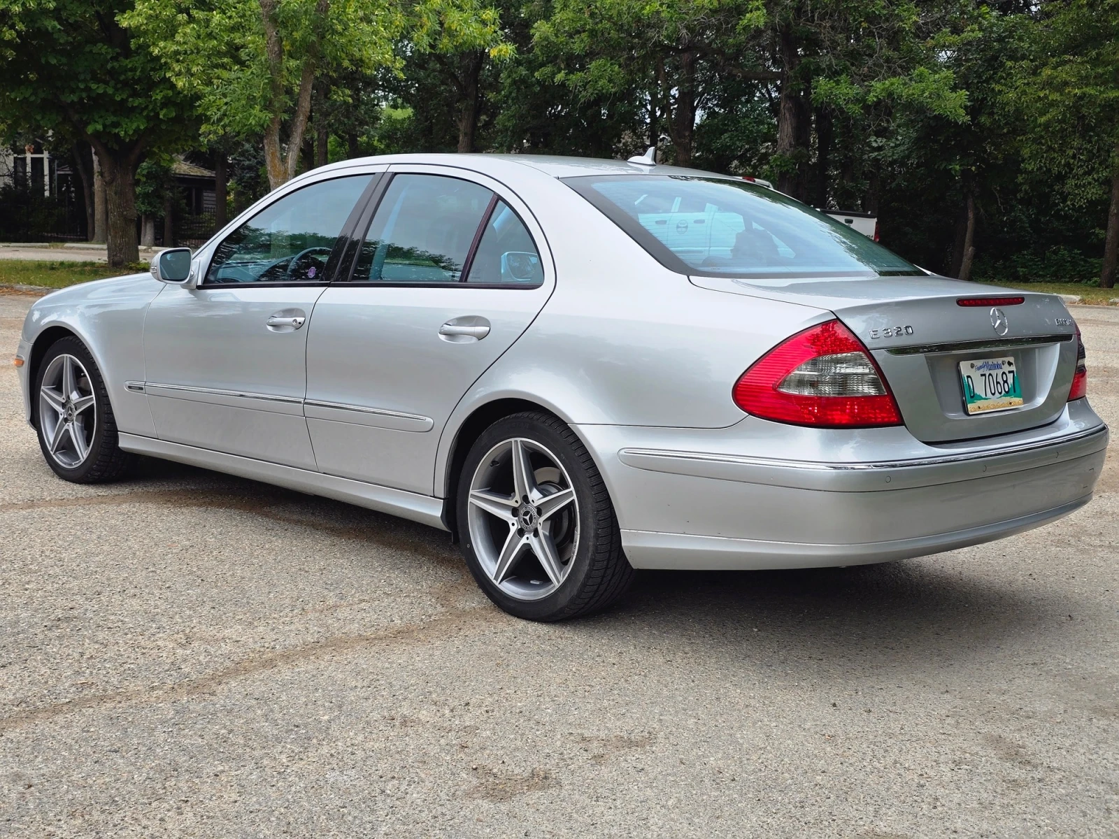 Mercedes-Benz E 320 * ПОДГРЕВ* MEMORY PACKAGE* ПОДГРЕВ НА ВОЛАН, снимка 4 - Автомобили и джипове - 55988854