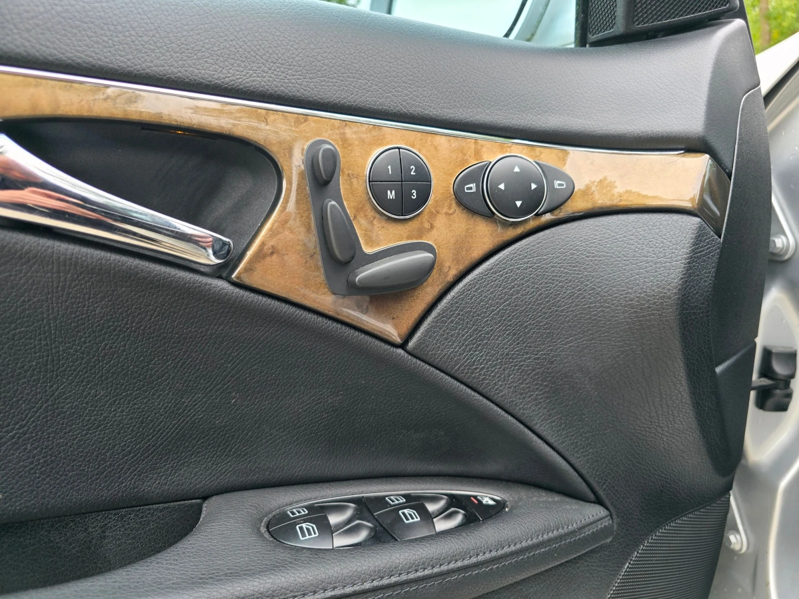 Mercedes-Benz E 320 * ПОДГРЕВ* MEMORY PACKAGE* ПОДГРЕВ НА ВОЛАН, снимка 11 - Автомобили и джипове - 55988854