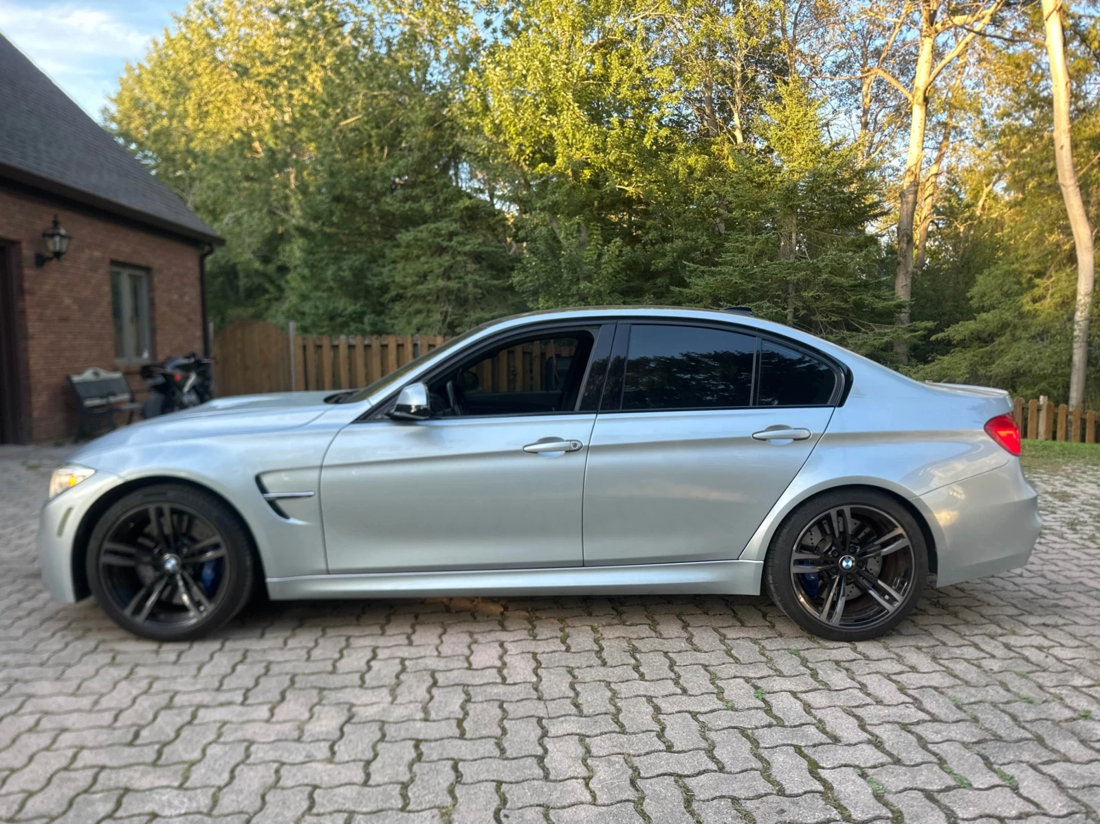 BMW M3 4dr Sdn* CARFAX* АВТОКРЕДИТ БЕЗ ПЪРВОНАЧАЛНА ВНОСК, снимка 2 - Автомобили и джипове - 56136974