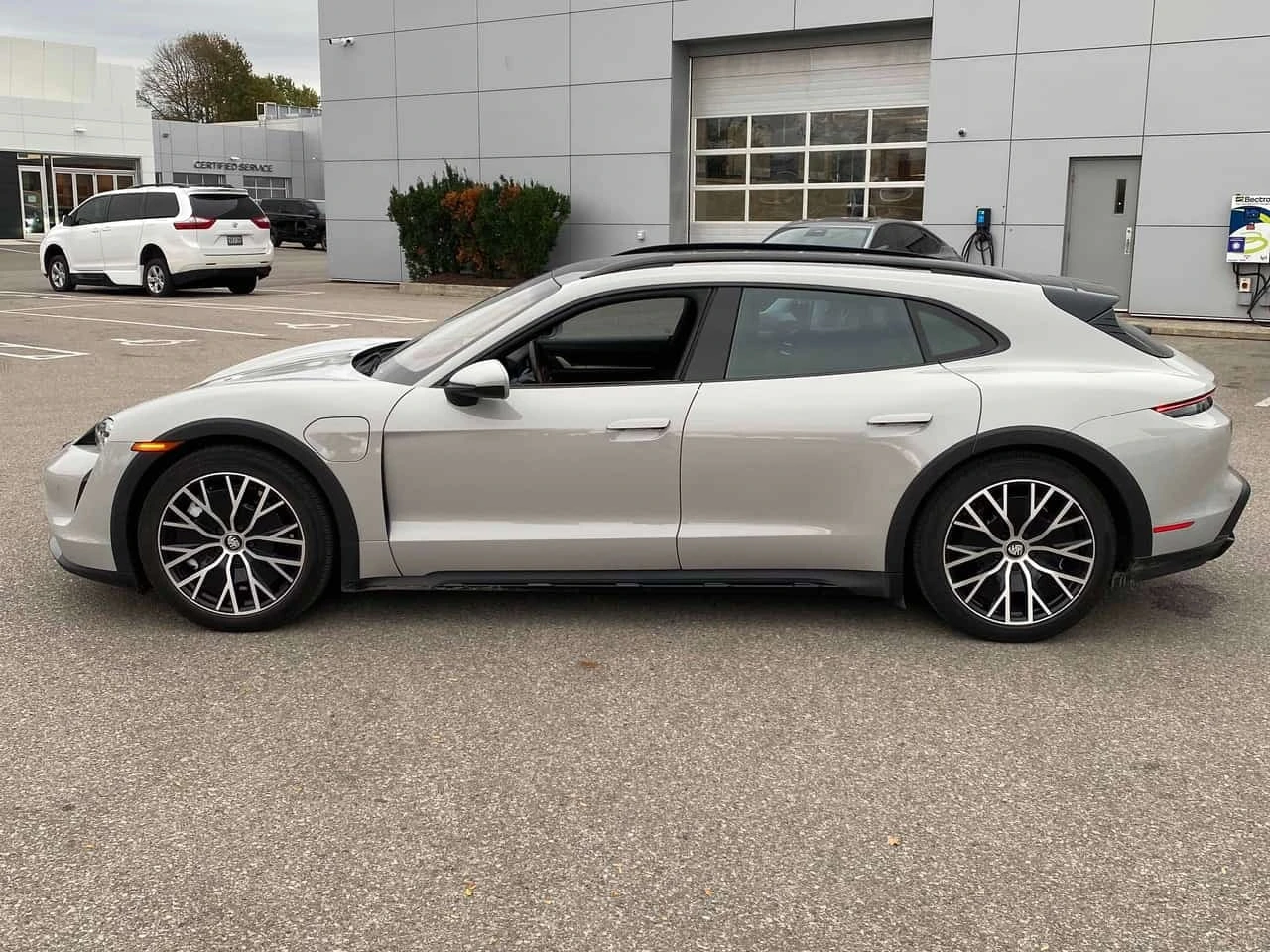 Porsche Taycan 4S | CARFAX | БЕЗ ИНЦИДЕНТИ, снимка 3 - Автомобили и джипове - 56675550