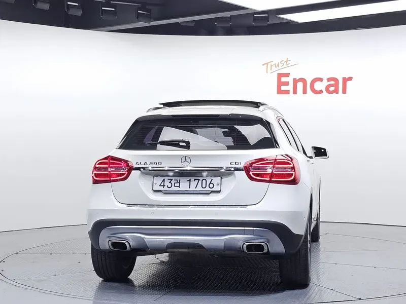 Mercedes-Benz GLA 200 Cdi, снимка 4 - Автомобили и джипове - 55103150