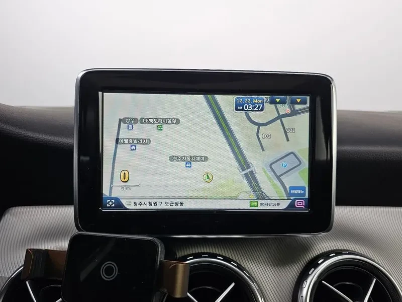 Mercedes-Benz GLA 200 Cdi, снимка 16 - Автомобили и джипове - 55103150