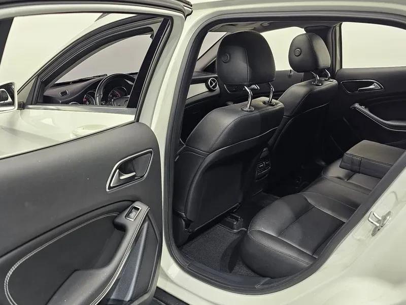 Mercedes-Benz GLA 200 Cdi, снимка 11 - Автомобили и джипове - 55103150