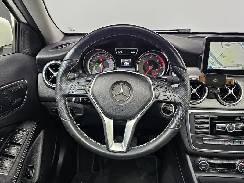 Mercedes-Benz GLA 200 Cdi, снимка 15 - Автомобили и джипове - 55103150