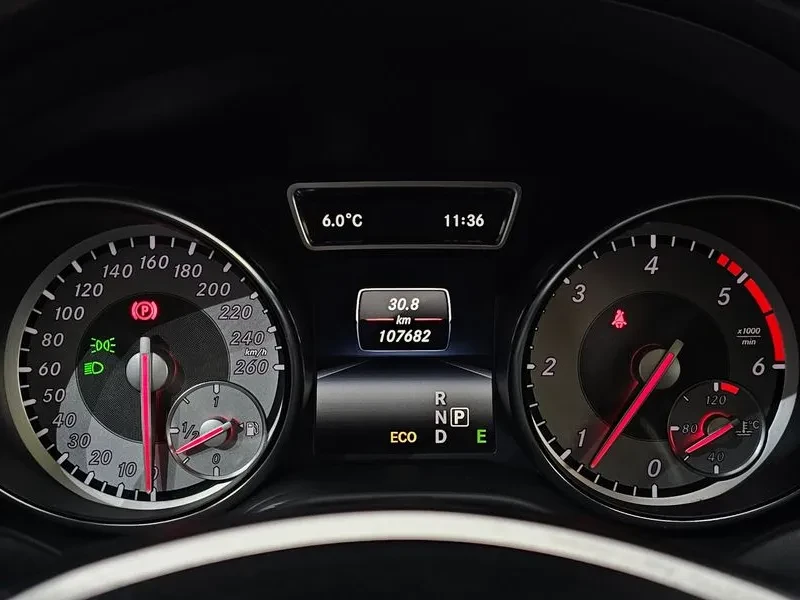 Mercedes-Benz GLA 200 Cdi, снимка 8 - Автомобили и джипове - 55103150
