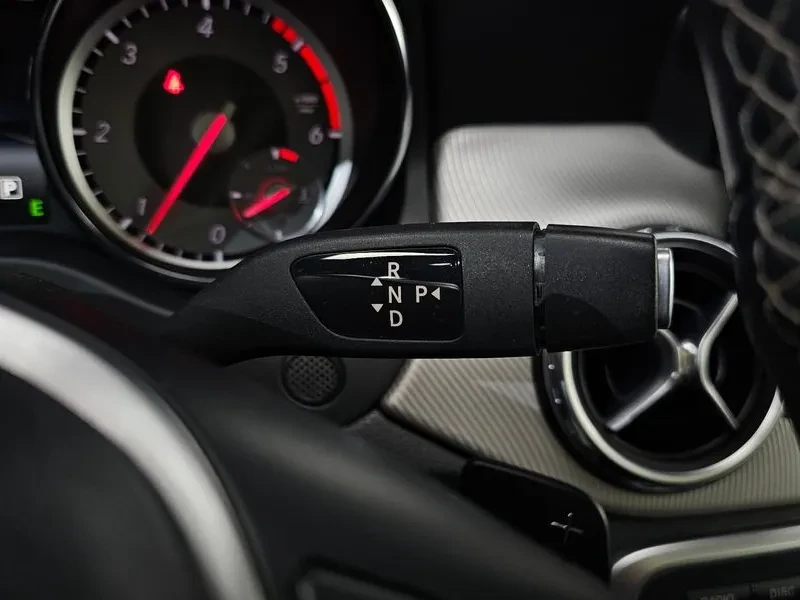 Mercedes-Benz GLA 200 Cdi, снимка 9 - Автомобили и джипове - 55103150