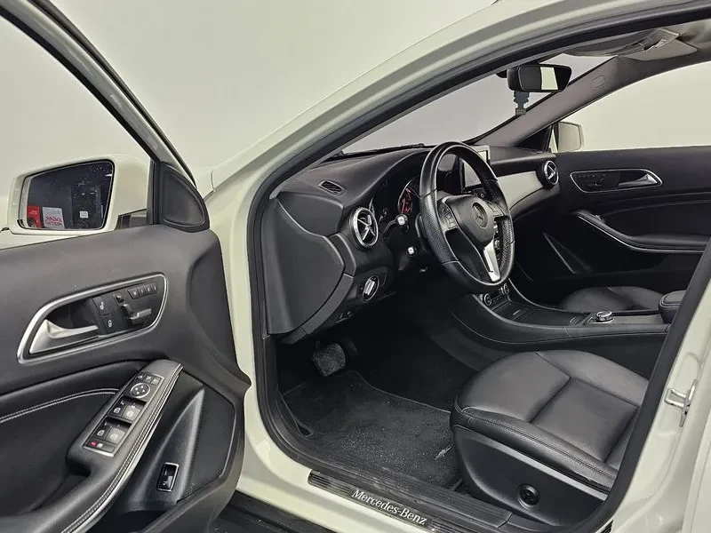 Mercedes-Benz GLA 200 Cdi, снимка 10 - Автомобили и джипове - 55103150