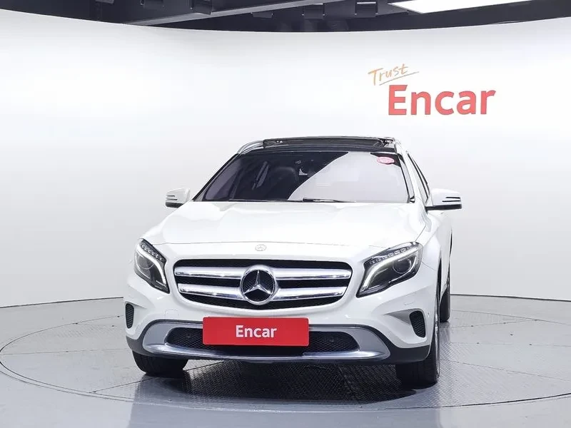 Mercedes-Benz GLA 200 Cdi, снимка 3 - Автомобили и джипове - 55103150