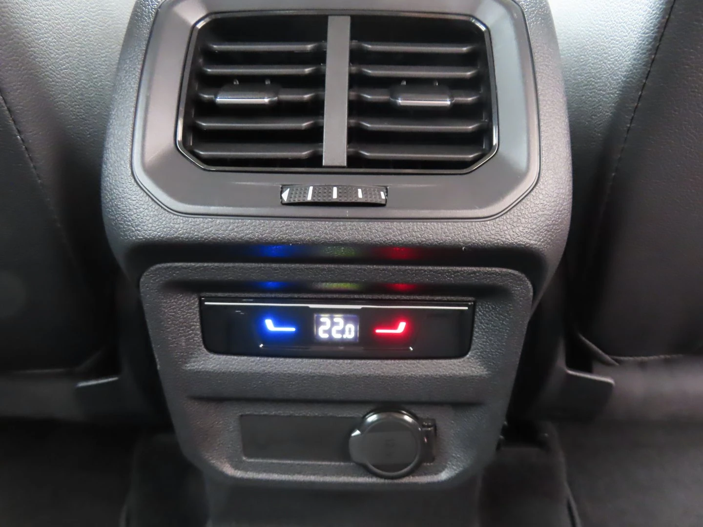 VW Tiguan LWB PA Elegance 2.0TDI 4MOT DSG - изображение 10