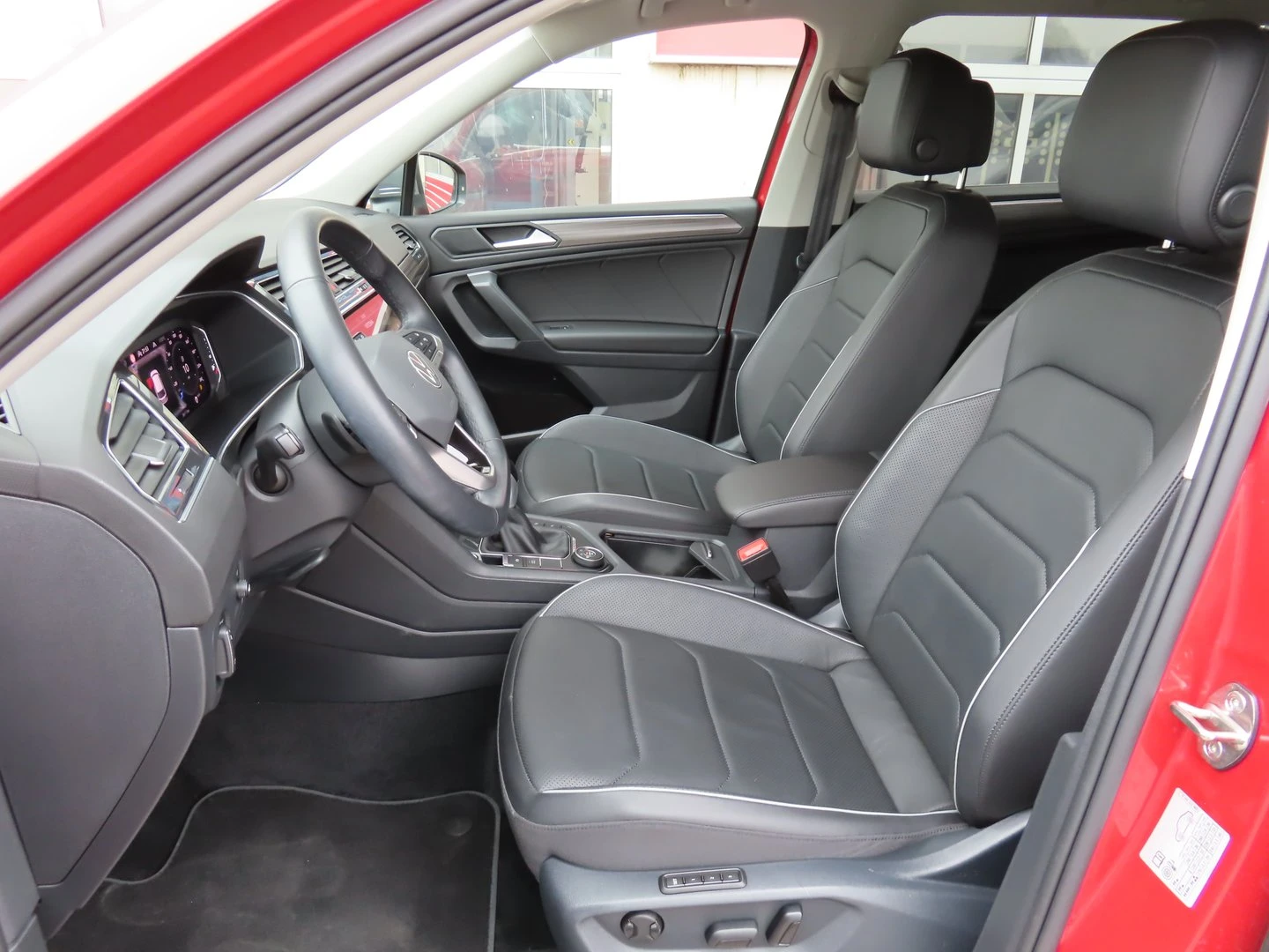 VW Tiguan LWB PA Elegance 2.0TDI 4MOT DSG - изображение 6