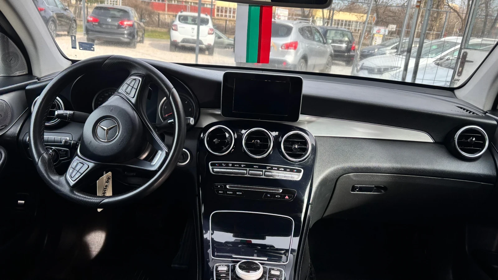 Mercedes-Benz GLC 220 С регистрация платено всичко - изображение 10