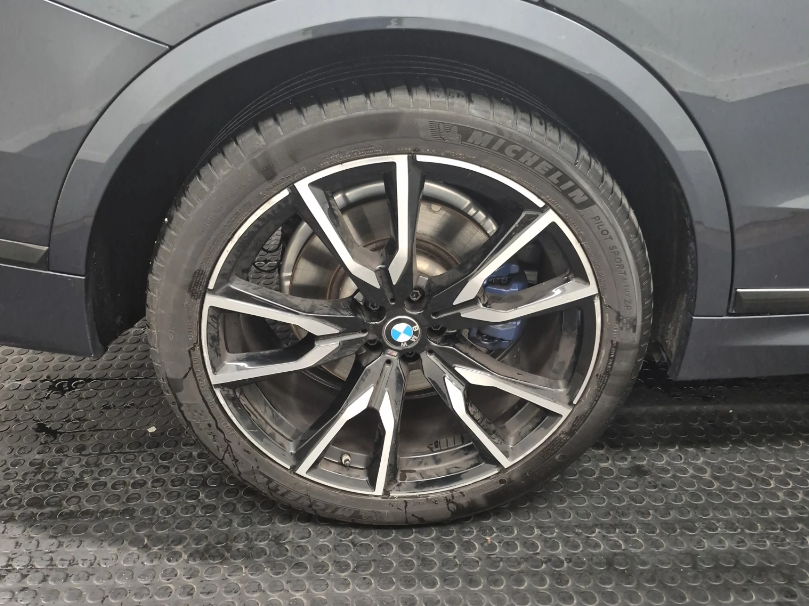 BMW X7 40I * M ПАКЕТ * SWAROVSKI * 360 * 7 МЕСТА * CARFAX, снимка 6 - Автомобили и джипове - 55094962