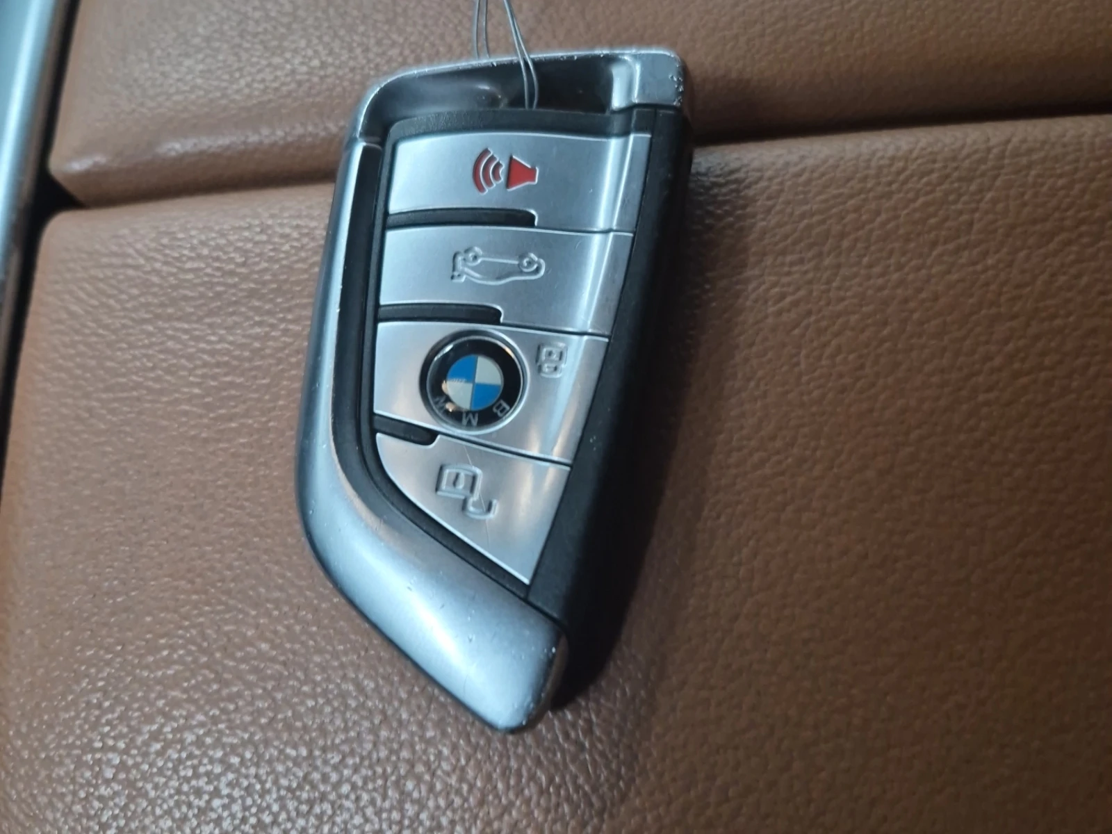 BMW X7 40I * M ПАКЕТ * SWAROVSKI * 360 * 7 МЕСТА * CARFAX, снимка 13 - Автомобили и джипове - 55094962