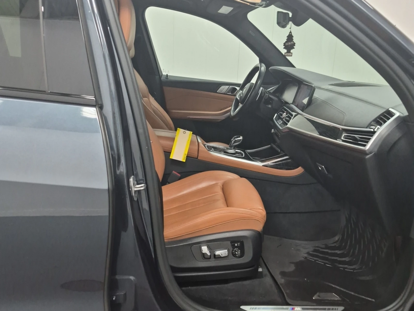 BMW X7 40I * M ПАКЕТ * SWAROVSKI * 360 * 7 МЕСТА * CARFAX, снимка 8 - Автомобили и джипове - 55094962