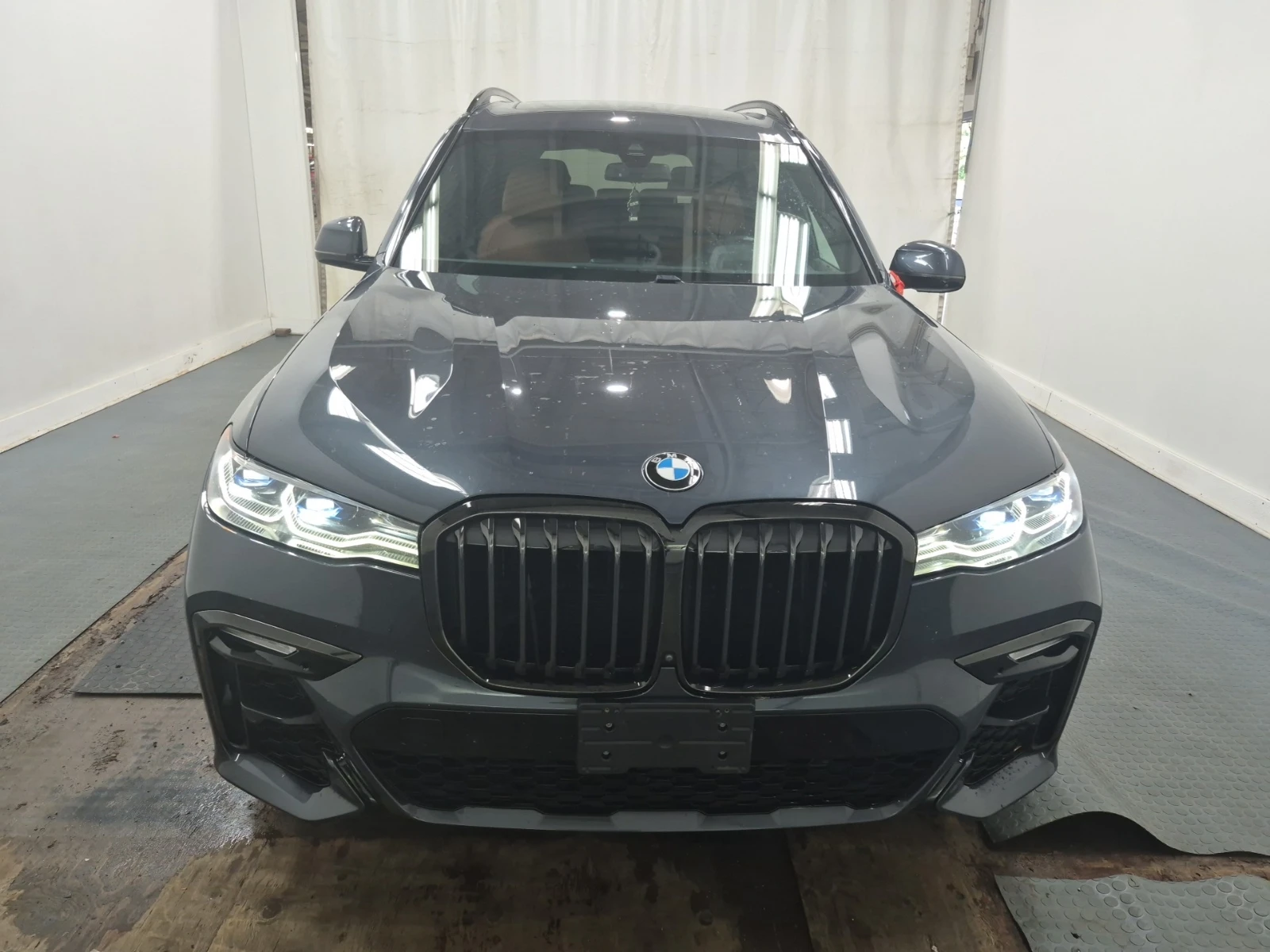 BMW X7 40I * M ПАКЕТ * SWAROVSKI * 360 * 7 МЕСТА * CARFAX, снимка 4 - Автомобили и джипове - 55094962