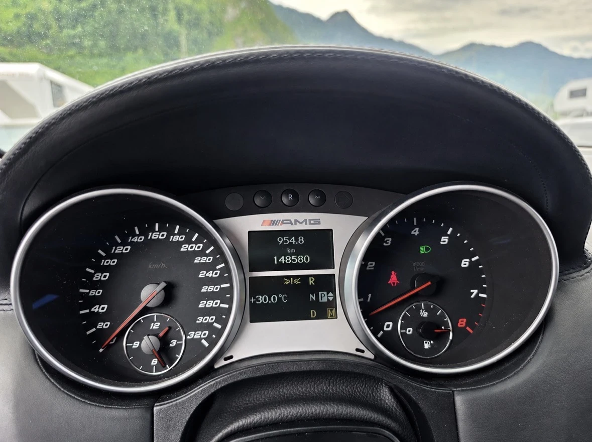 Mercedes-Benz ML 63 AMG Швейцария, снимка 11 - Автомобили и джипове - 55264565