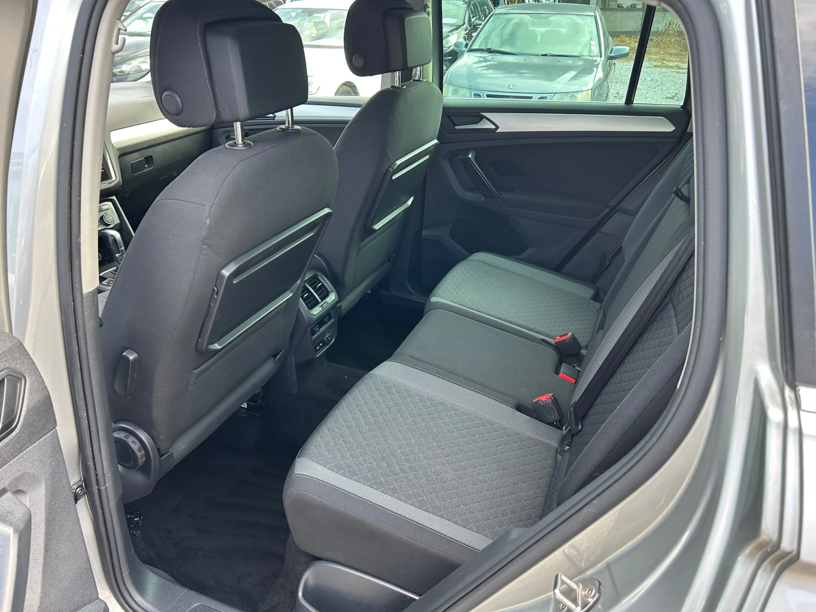 VW Tiguan 2.0TDI EURO6D, снимка 12 - Автомобили и джипове - 56287988
