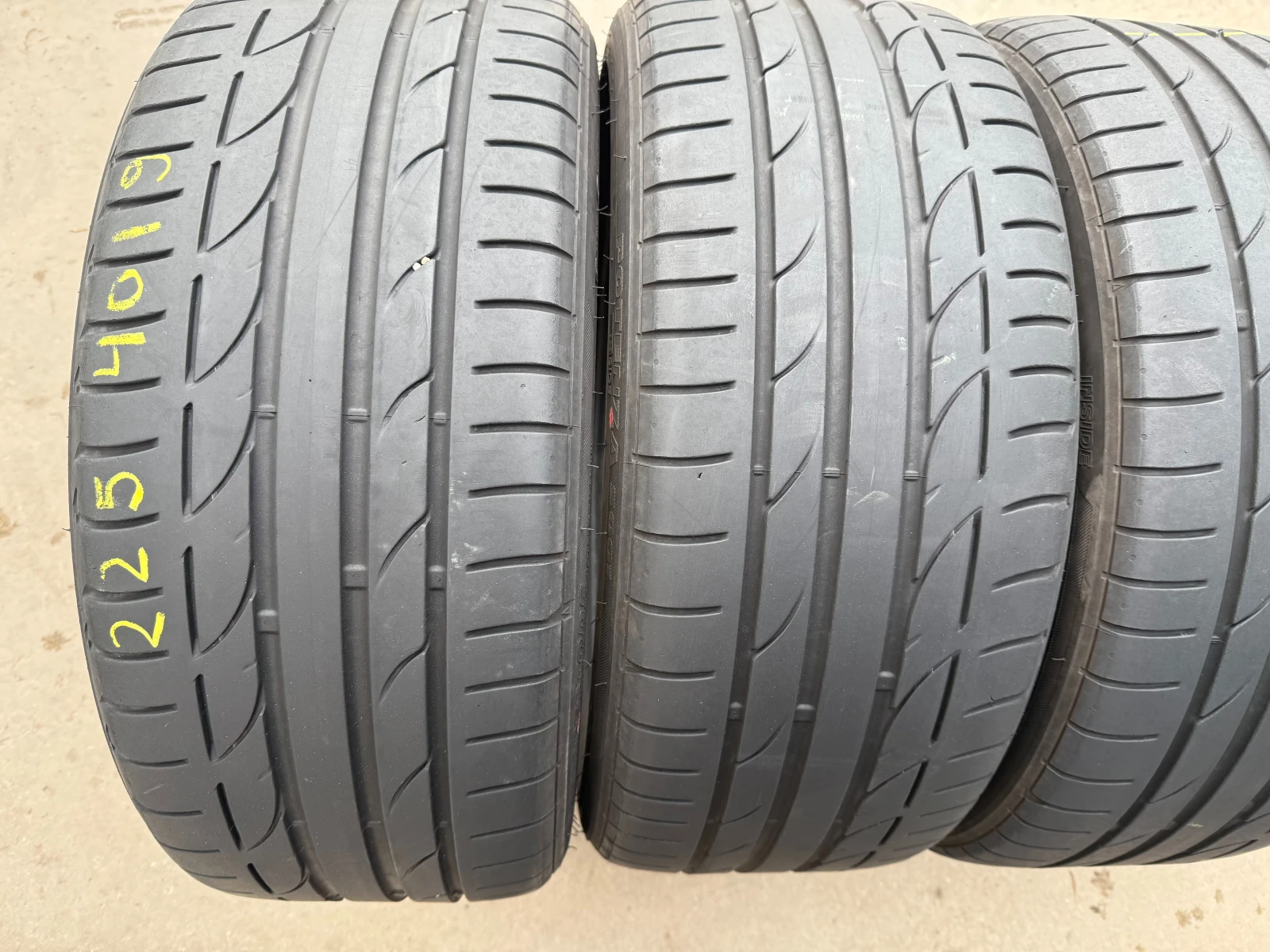 Гуми Летни 225/40R19, снимка 2 - Гуми и джанти - 53932763