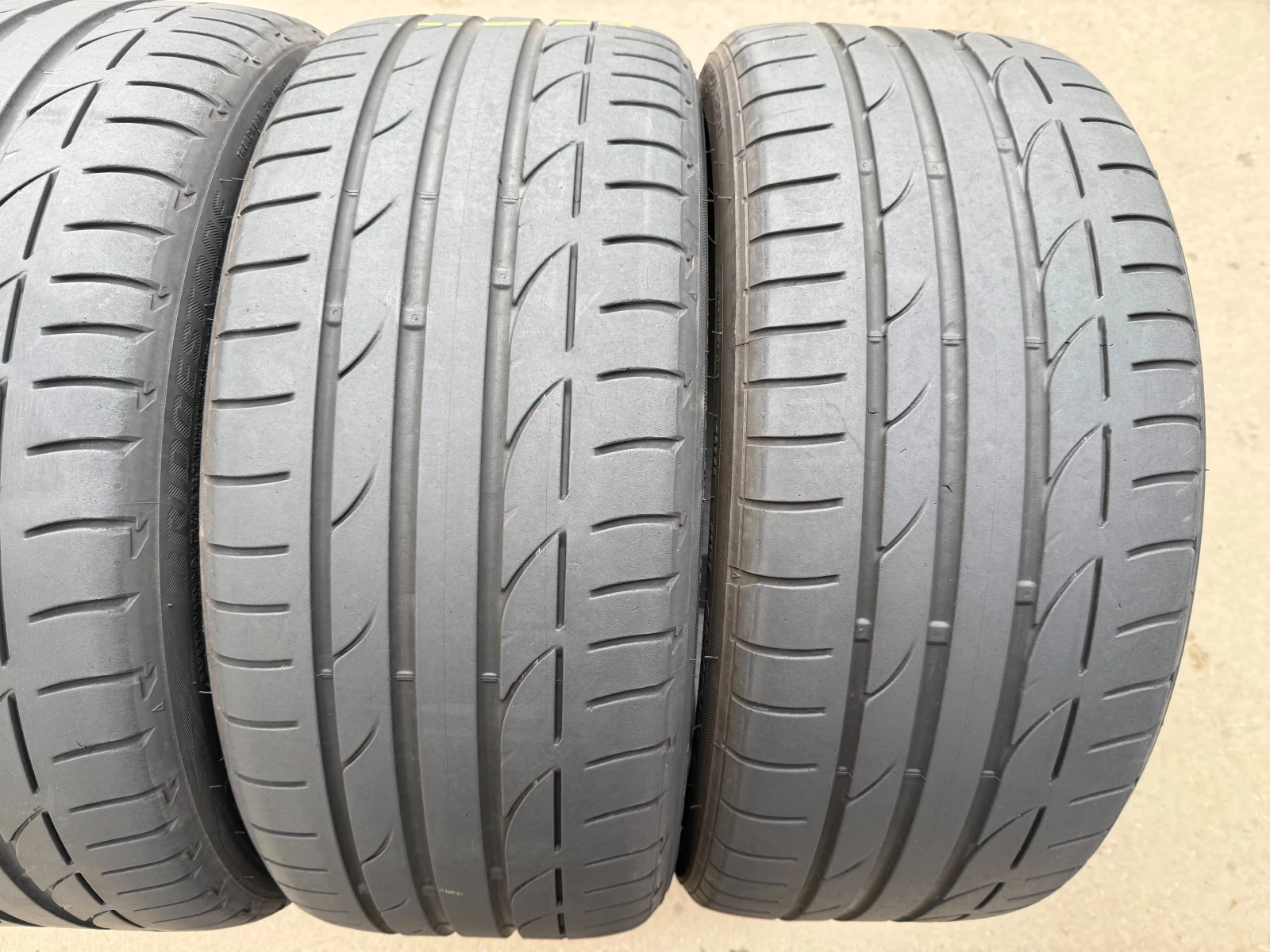Гуми Летни 225/40R19, снимка 3 - Гуми и джанти - 53932763