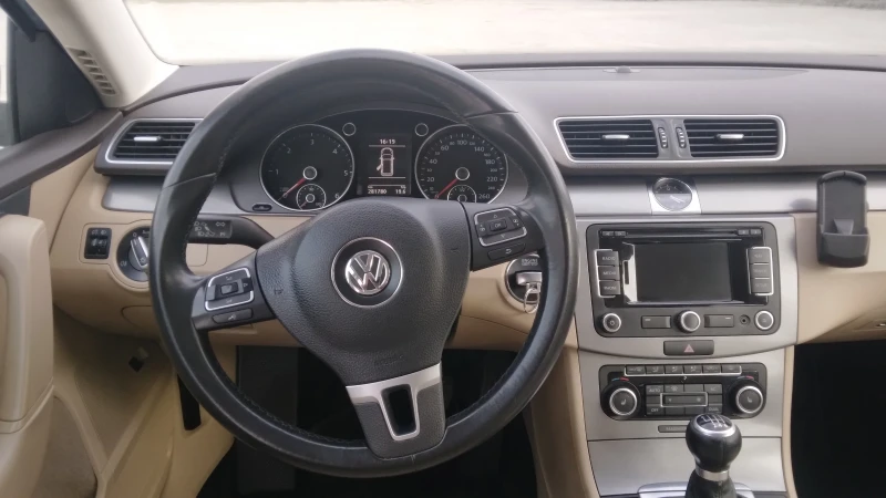 VW Passat, снимка 13 - Автомобили и джипове - 49247718