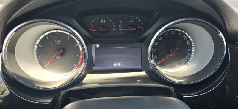 Opel Astra 1.4 Turbo, снимка 9 - Автомобили и джипове - 50005711