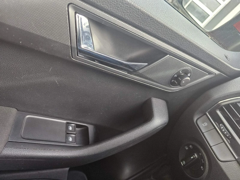 Skoda Fabia 1.0 TCe, снимка 11 - Автомобили и джипове - 52547098