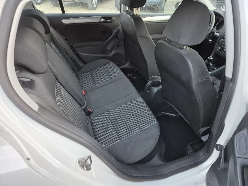 VW Golf 1.6 LPG, снимка 13 - Автомобили и джипове - 53114940