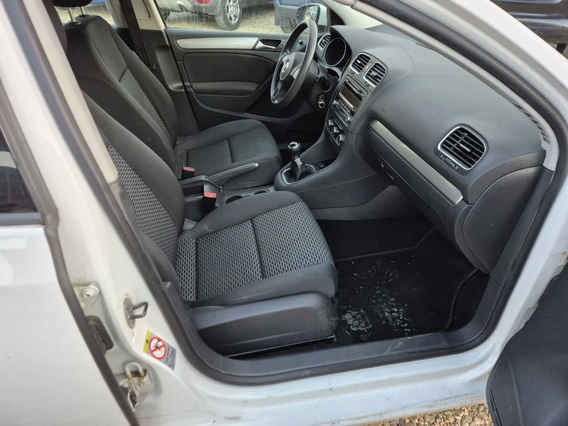 VW Golf 1.6 LPG, снимка 8 - Автомобили и джипове - 53114940