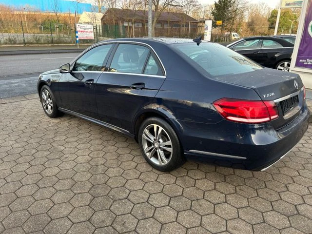 Mercedes-Benz E 220 W212 9G-tronik Avangarde, снимка 2 - Автомобили и джипове - 43777443