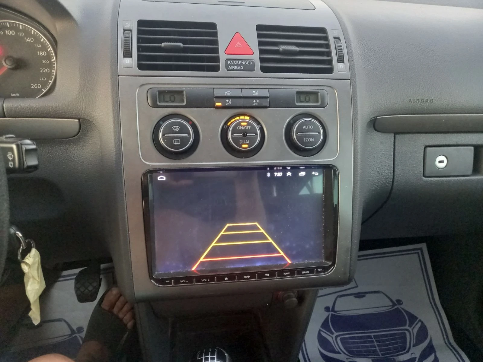 VW Touran 1.9 7 Местен  - изображение 8