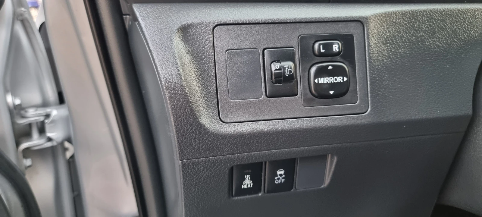 Toyota Verso 2.0 D-4D, снимка 12 - Автомобили и джипове - 54013001