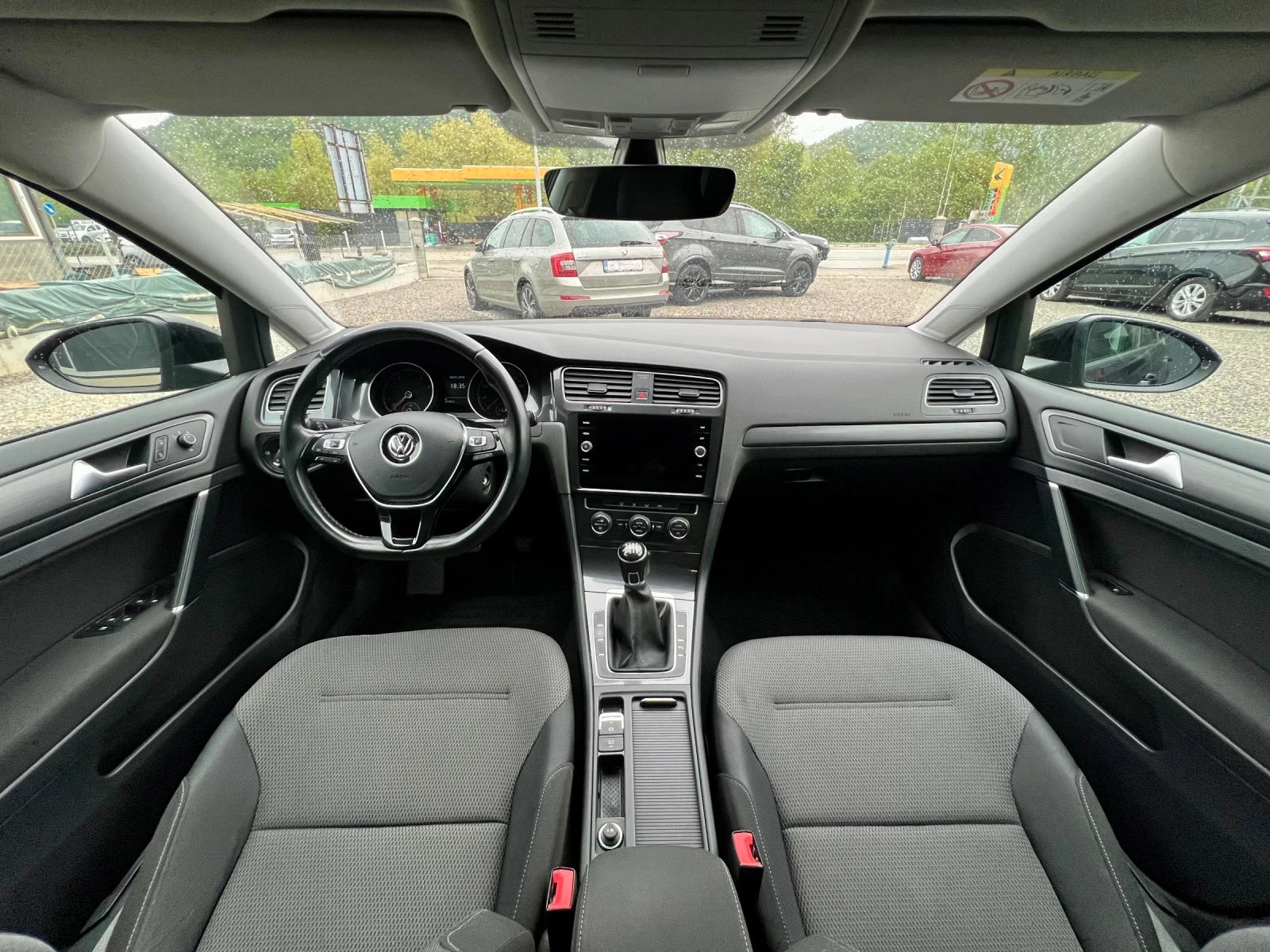 VW Golf 1.5TSI R-line 150к.с ШВЕЙЦАРИЯ, снимка 9 - Автомобили и джипове - 54486917