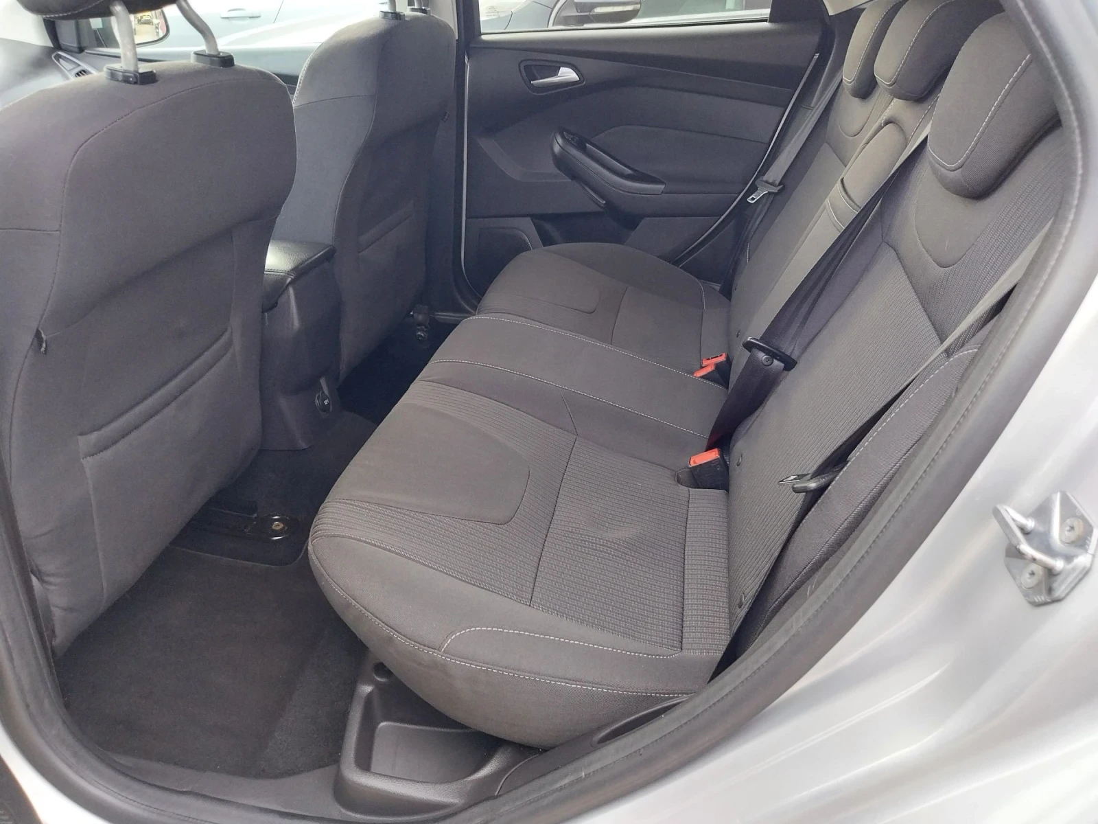 Ford Focus 1.6 TDCI, снимка 10 - Автомобили и джипове - 54625728