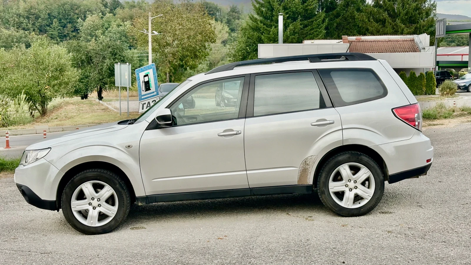Subaru Forester 2.0 i 4x4 ГАЗ ИТАЛИЯ !!!, снимка 4 - Автомобили и джипове - 56166638