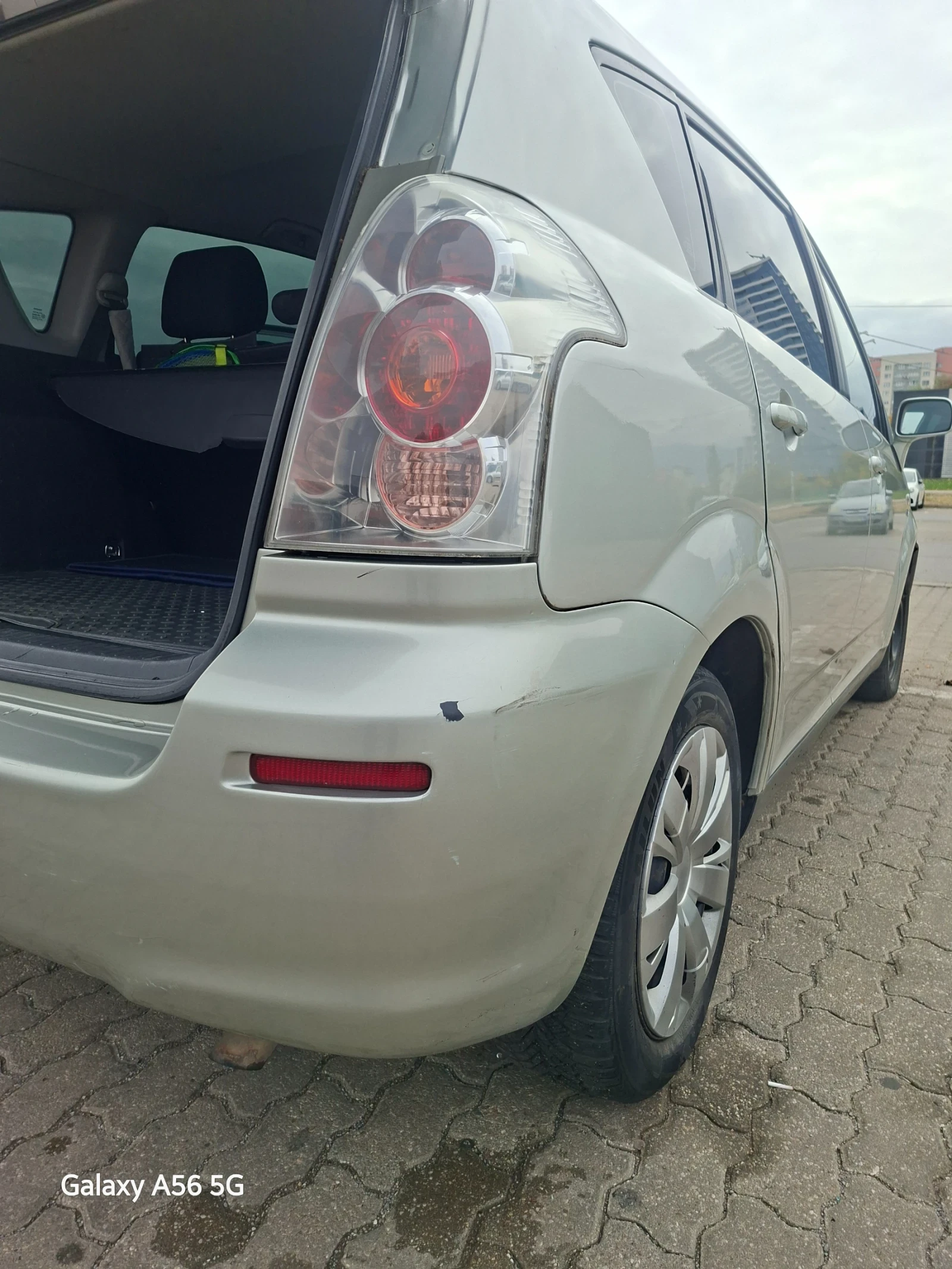 Toyota Corolla verso, снимка 11 - Автомобили и джипове - 56581322