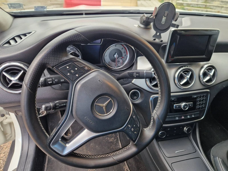 Mercedes-Benz GLA 200, снимка 8 - Автомобили и джипове - 52599107