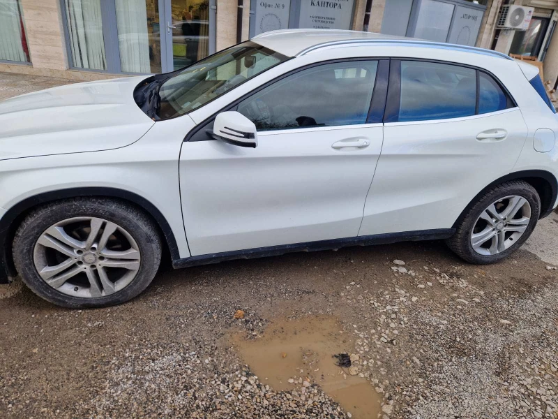 Mercedes-Benz GLA 200, снимка 3 - Автомобили и джипове - 52599107