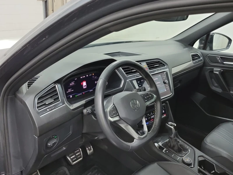 VW Tiguan COMFORTLINE R LINE BLACK EDITION  CARFAX, снимка 10 - Автомобили и джипове - 52708146