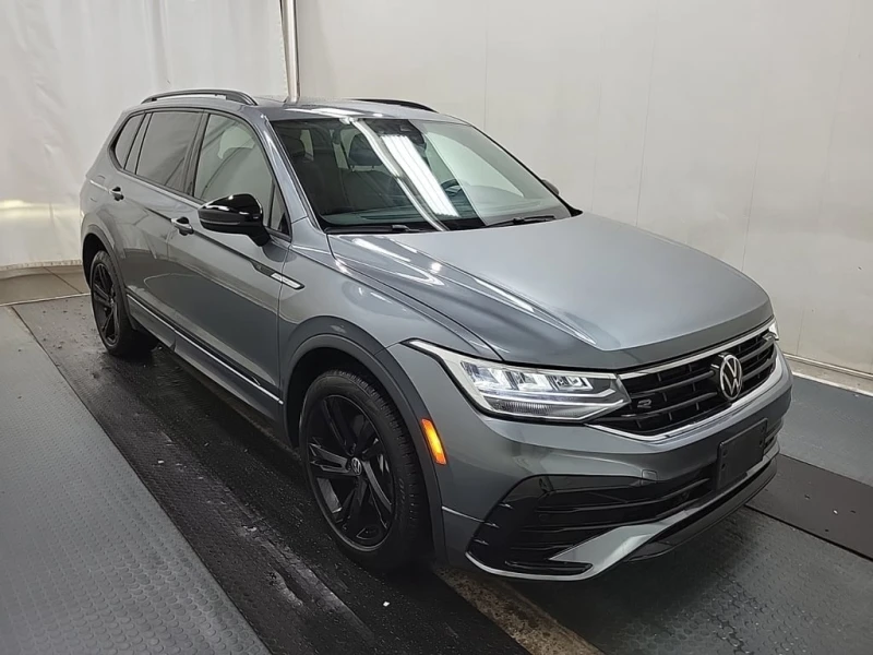 VW Tiguan COMFORTLINE R LINE BLACK EDITION  CARFAX, снимка 2 - Автомобили и джипове - 52708146