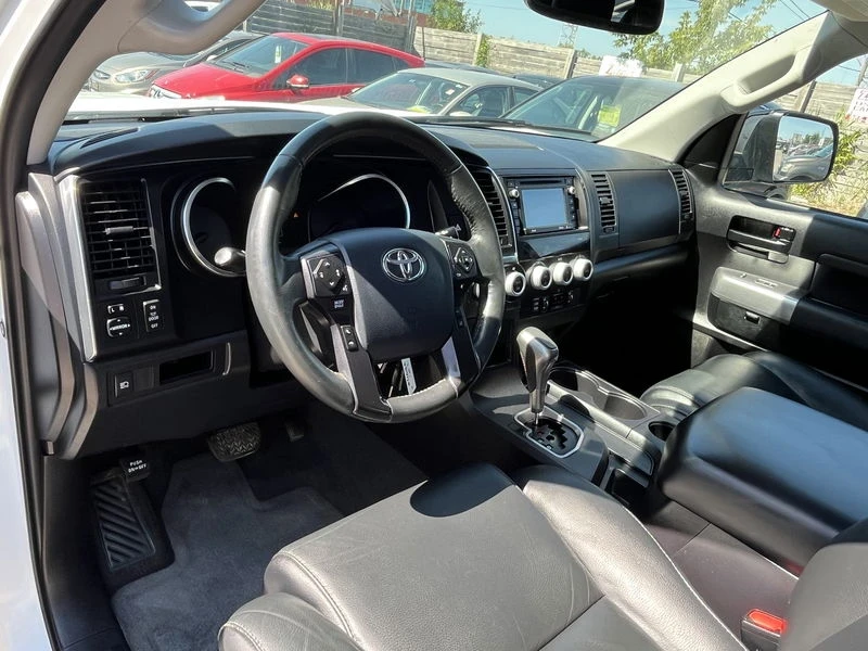 Toyota Sequoia SR5 TRD SPORT - изображение 10